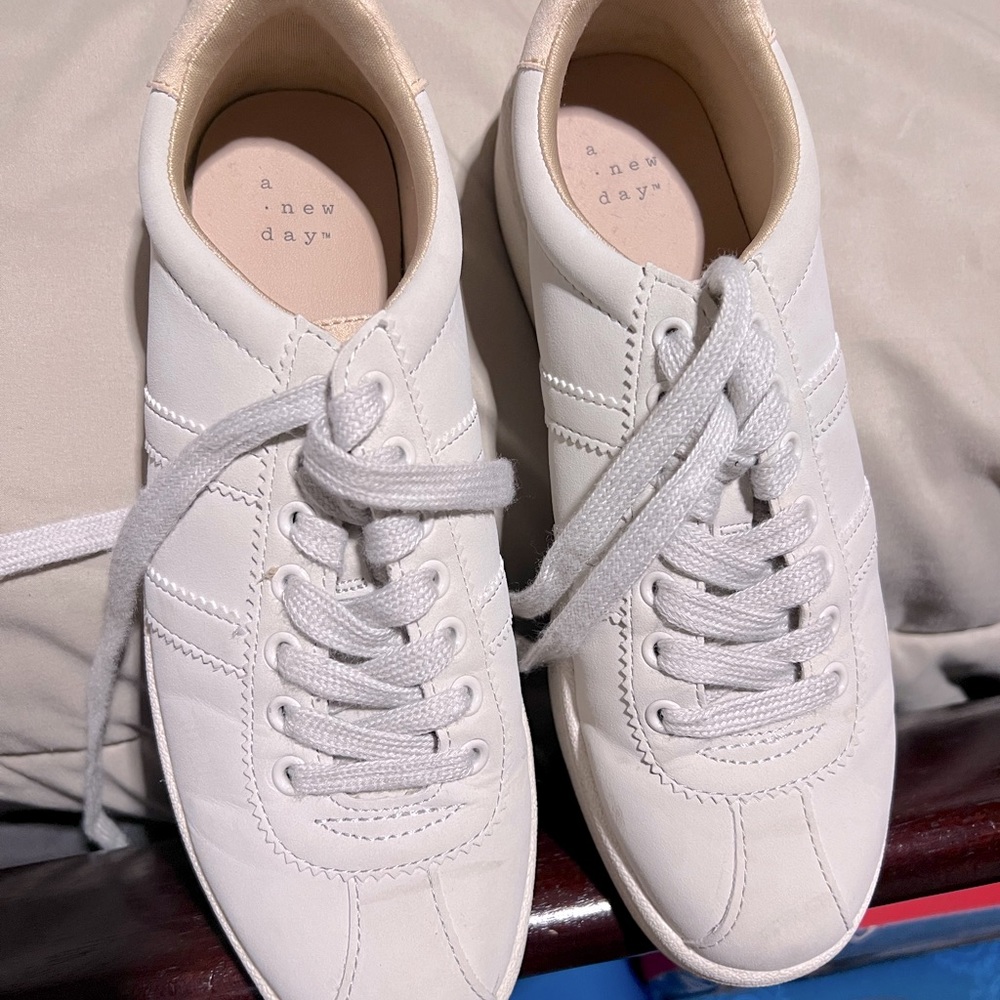 Shoe Size M, Color like ivory, Brand A new day, gentle used, perfect condition.